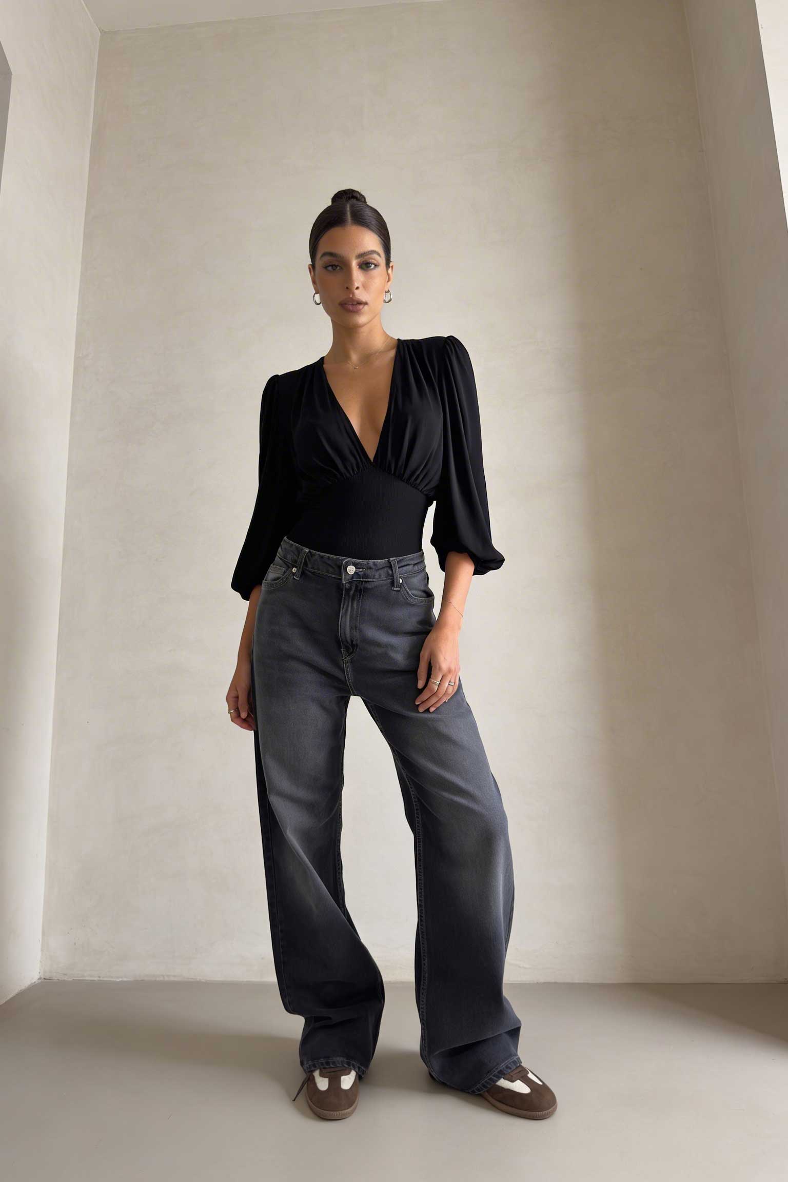 Wide-Leg – High-Waist Washed Black Jeans