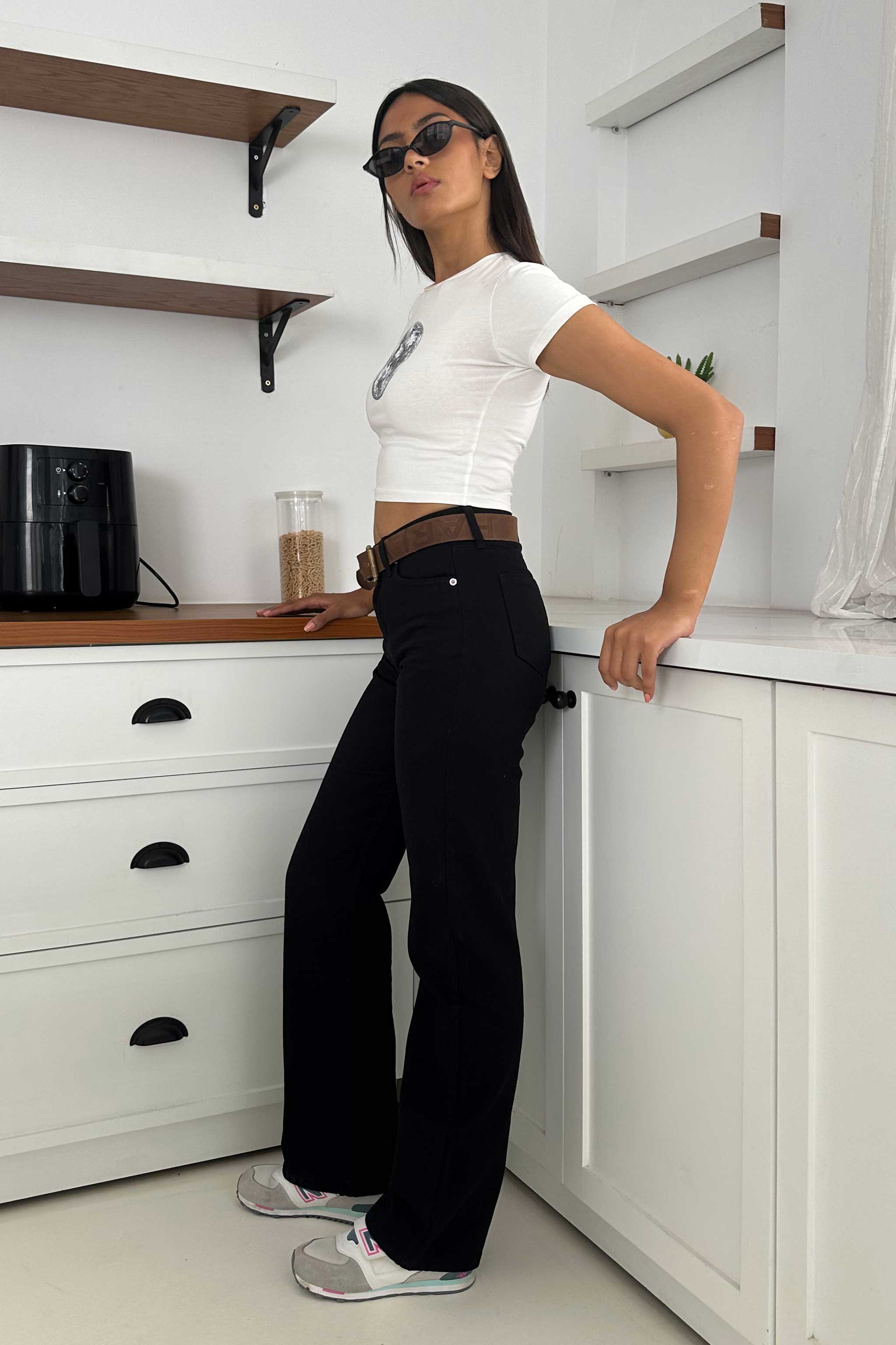 Straight - Classic Black Relaxed Fit Jeans. Straight CIZARO - Cizaro Jeans