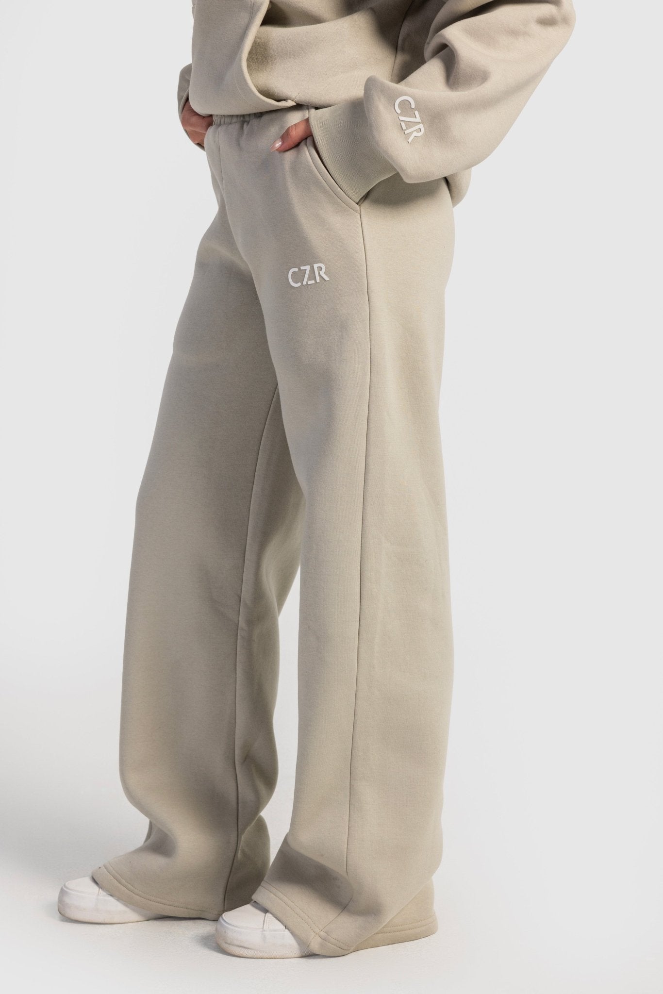Wide-Leg Sweatpants In Ecru White Sweatpants CIZARO - Cizaro Jeans