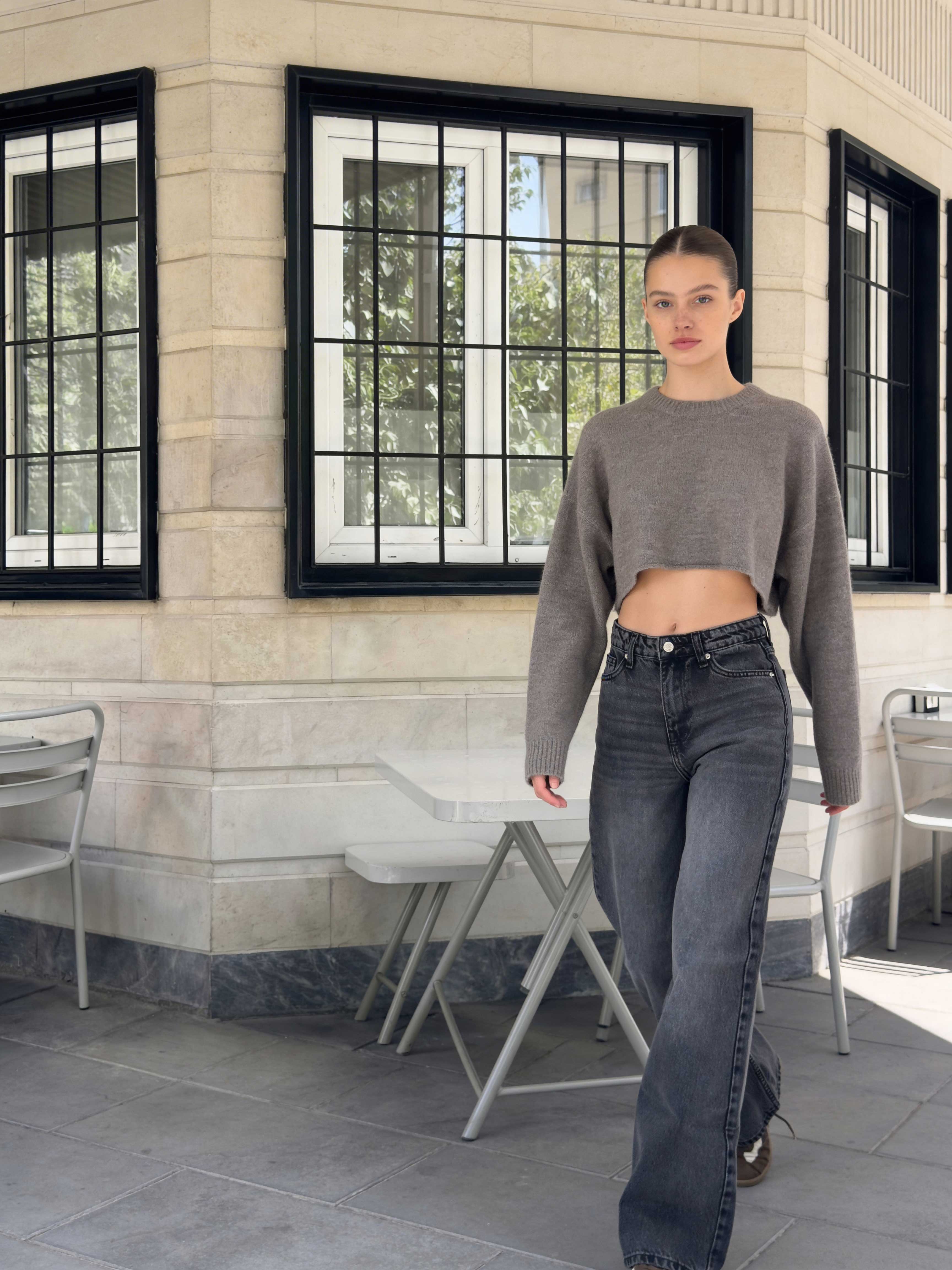 Wide-Leg – High-Waist Washed Black Jeans