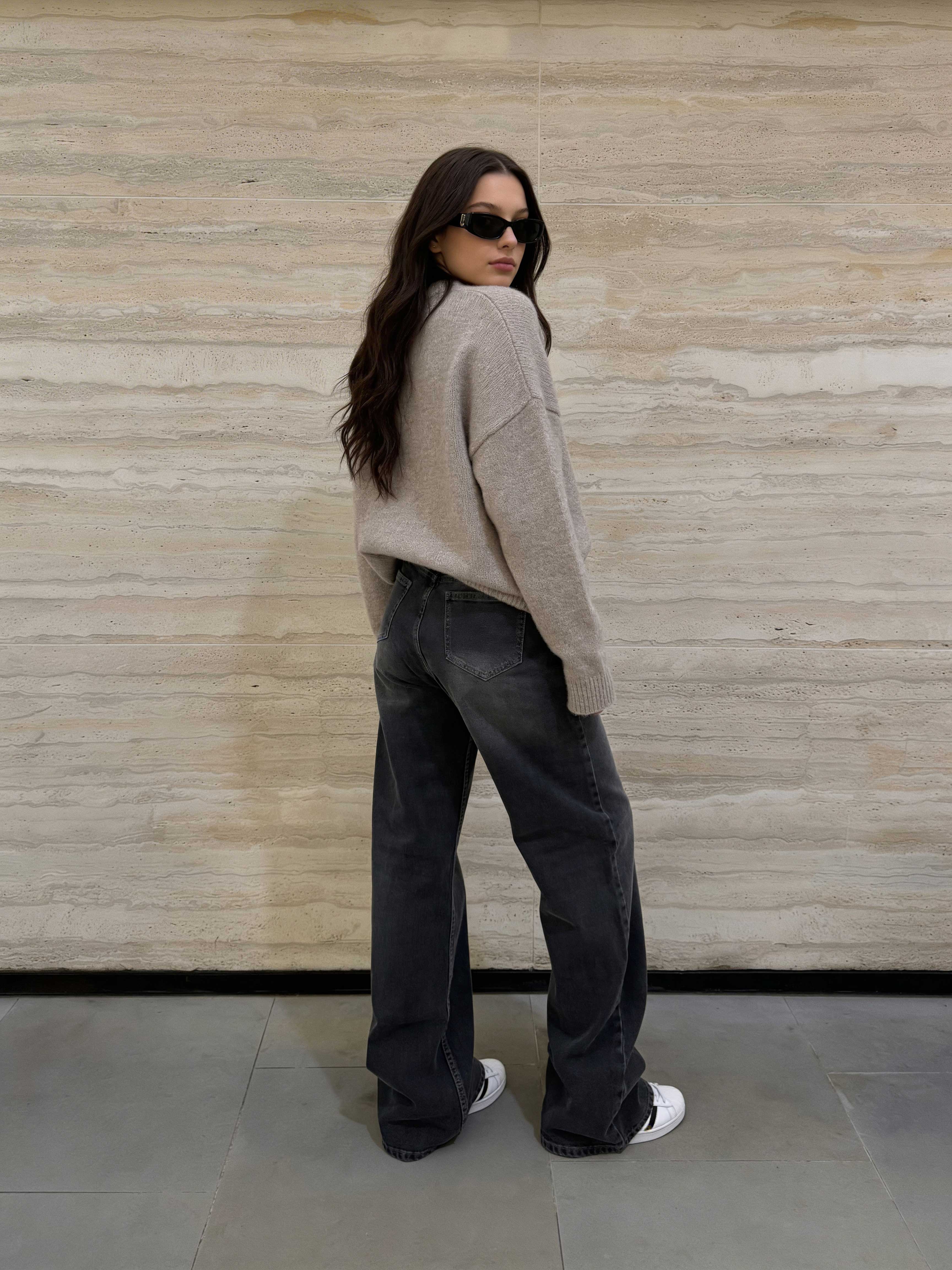 Wide-Leg – High-Waist Washed Black Jeans