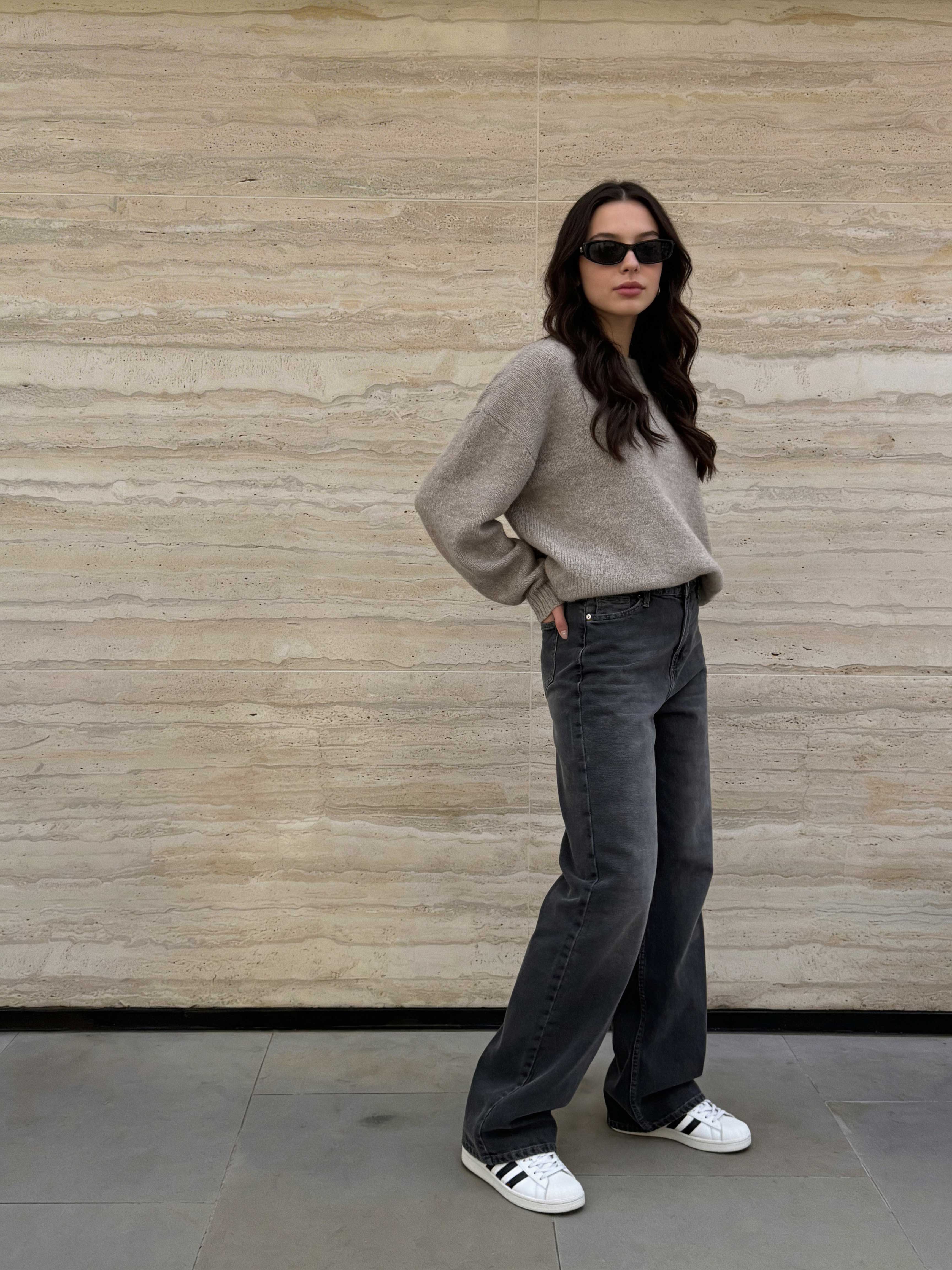 Wide-Leg – High-Waist Washed Black Jeans