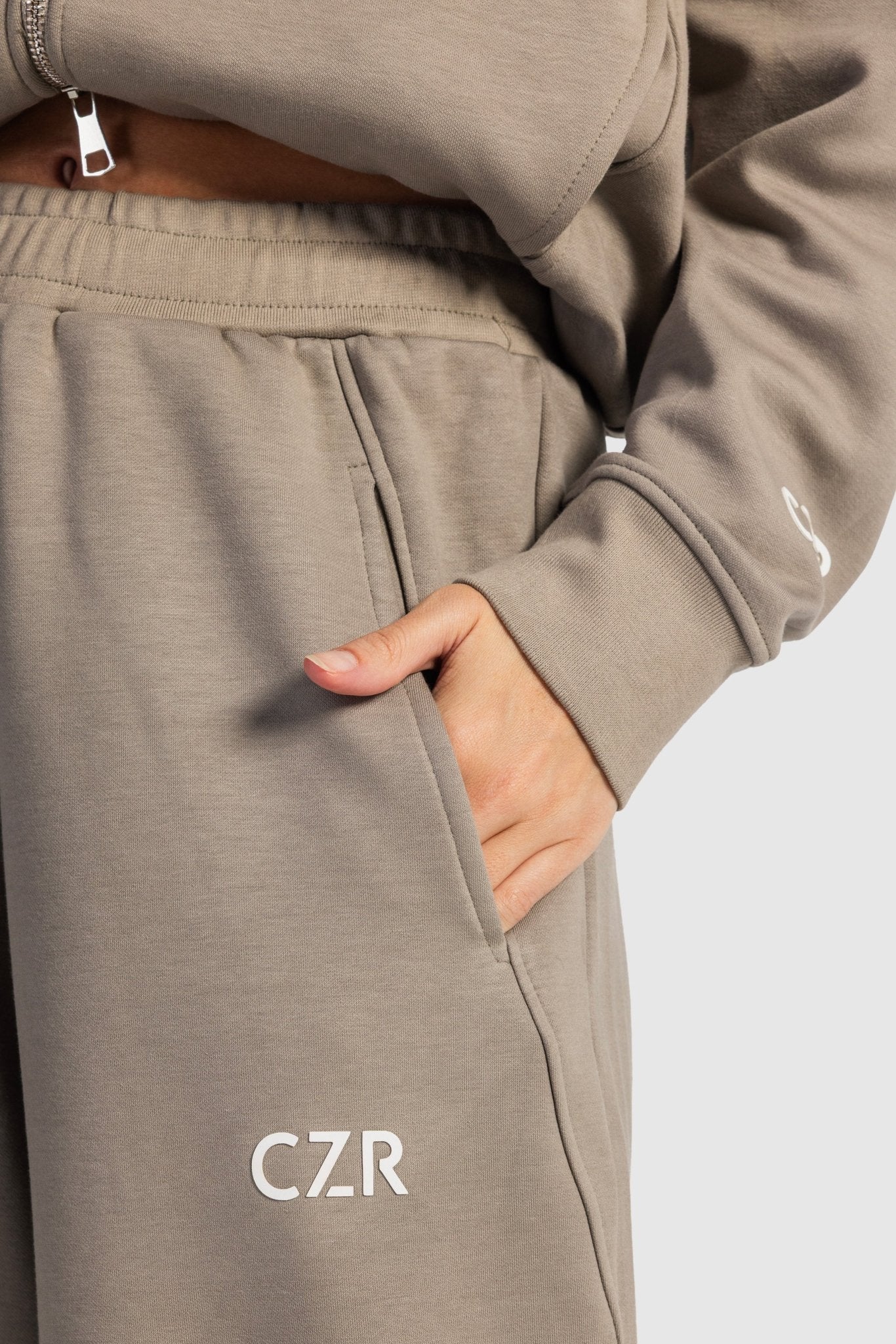 Relaxed Fit Wide-Leg Sweatpants – Olive Sweatpants CIZARO - Cizaro Jeans