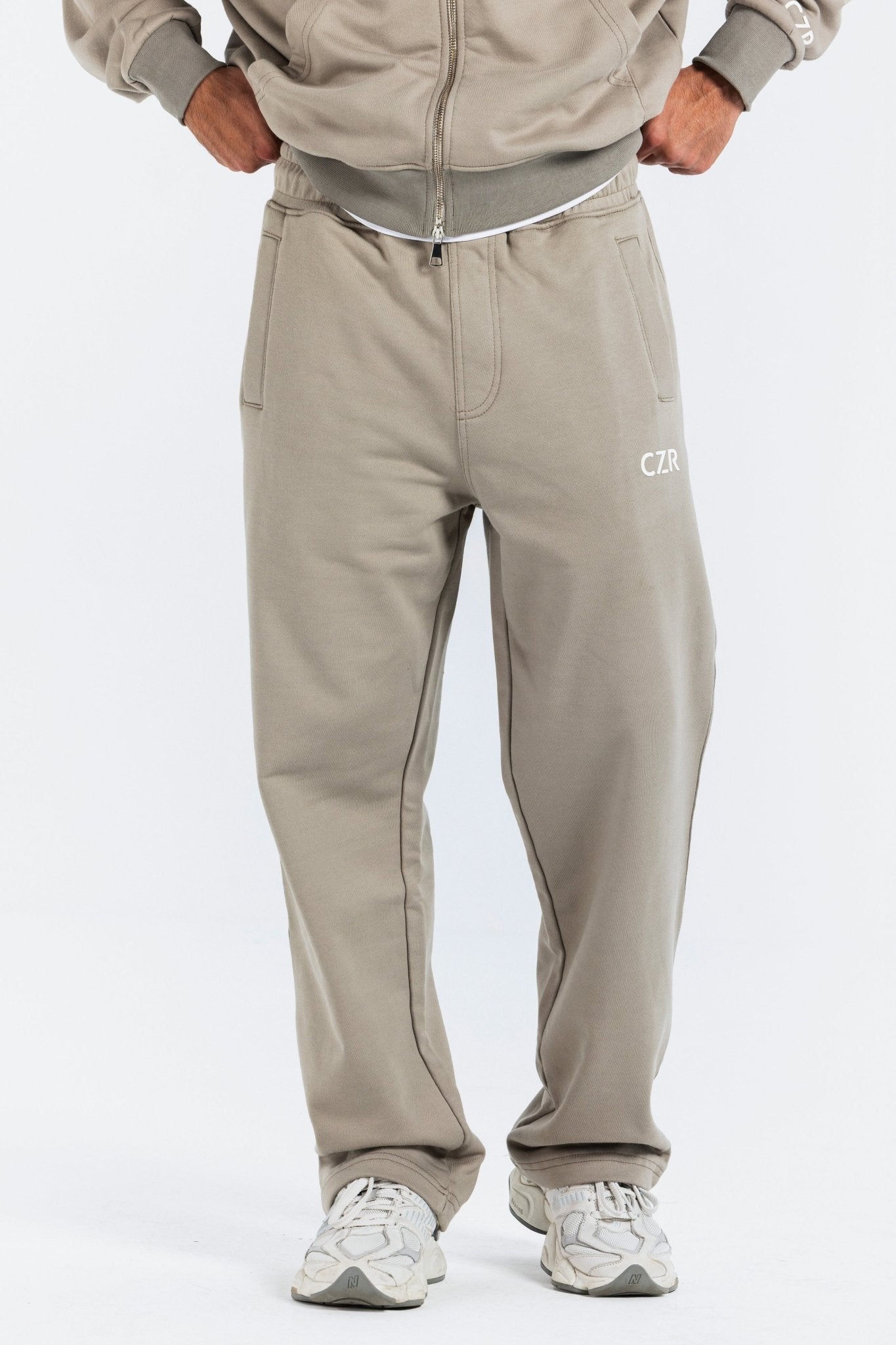 Wide-Leg Sweatpants – Olive Pants Sweatpants CIZARO - Cizaro Jeans