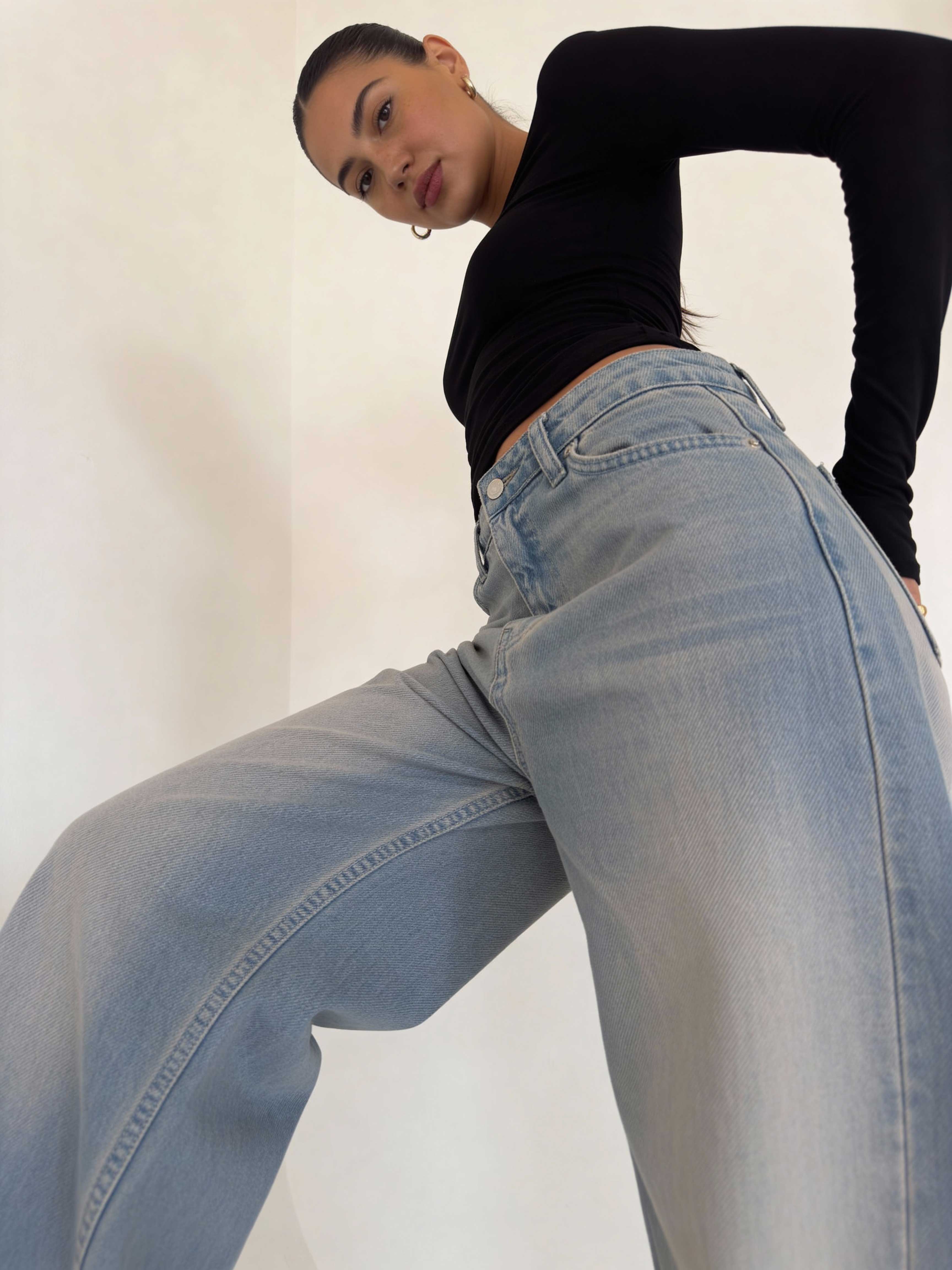 Super Baggy – High-Waist Light Vintage Blue Raw Hem Jeans Super Baggy CIZARO - Cizaro Jeans