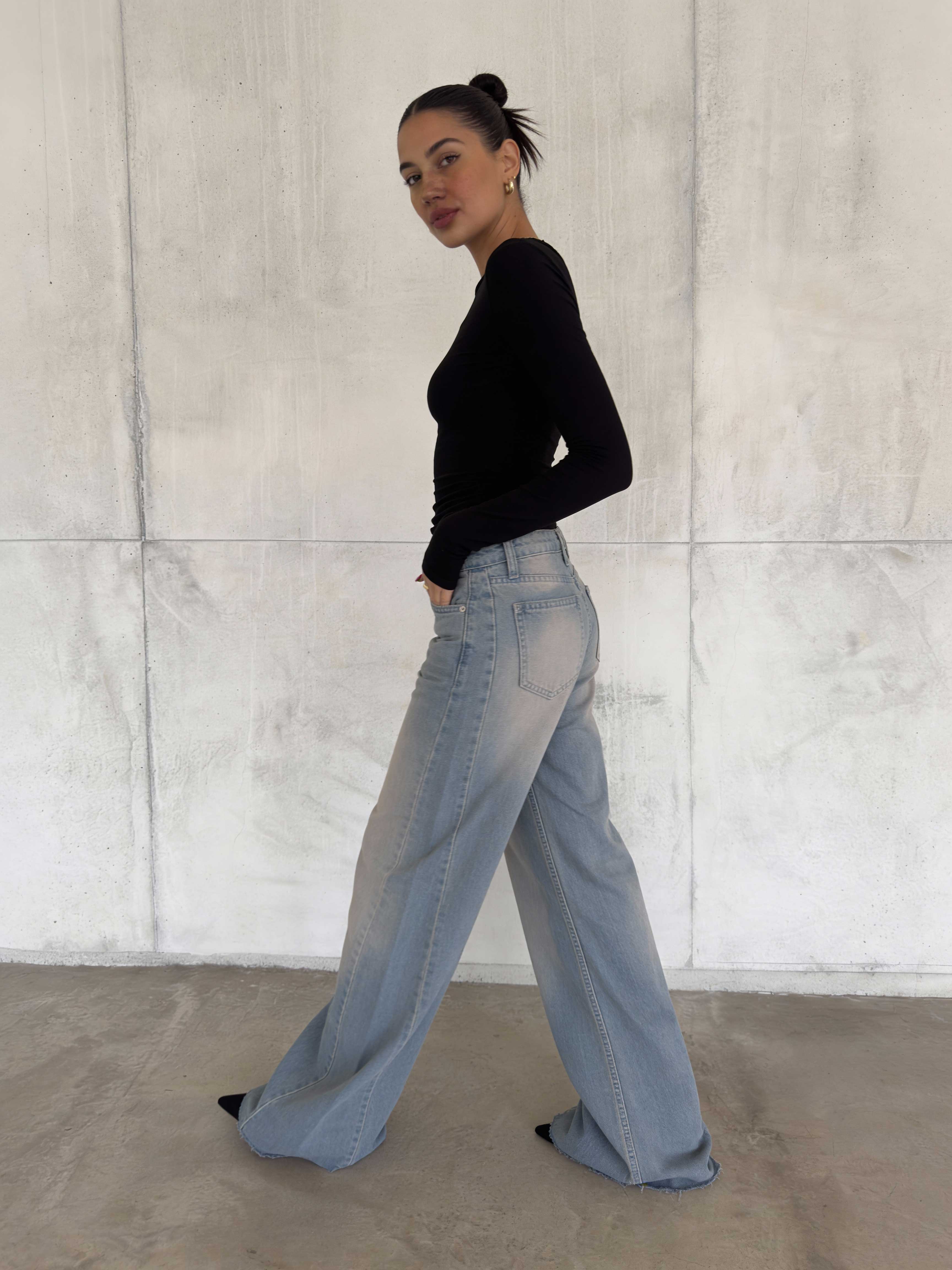 Super Baggy – High-Waist Light Vintage Blue Raw Hem Jeans Super Baggy CIZARO - Cizaro Jeans