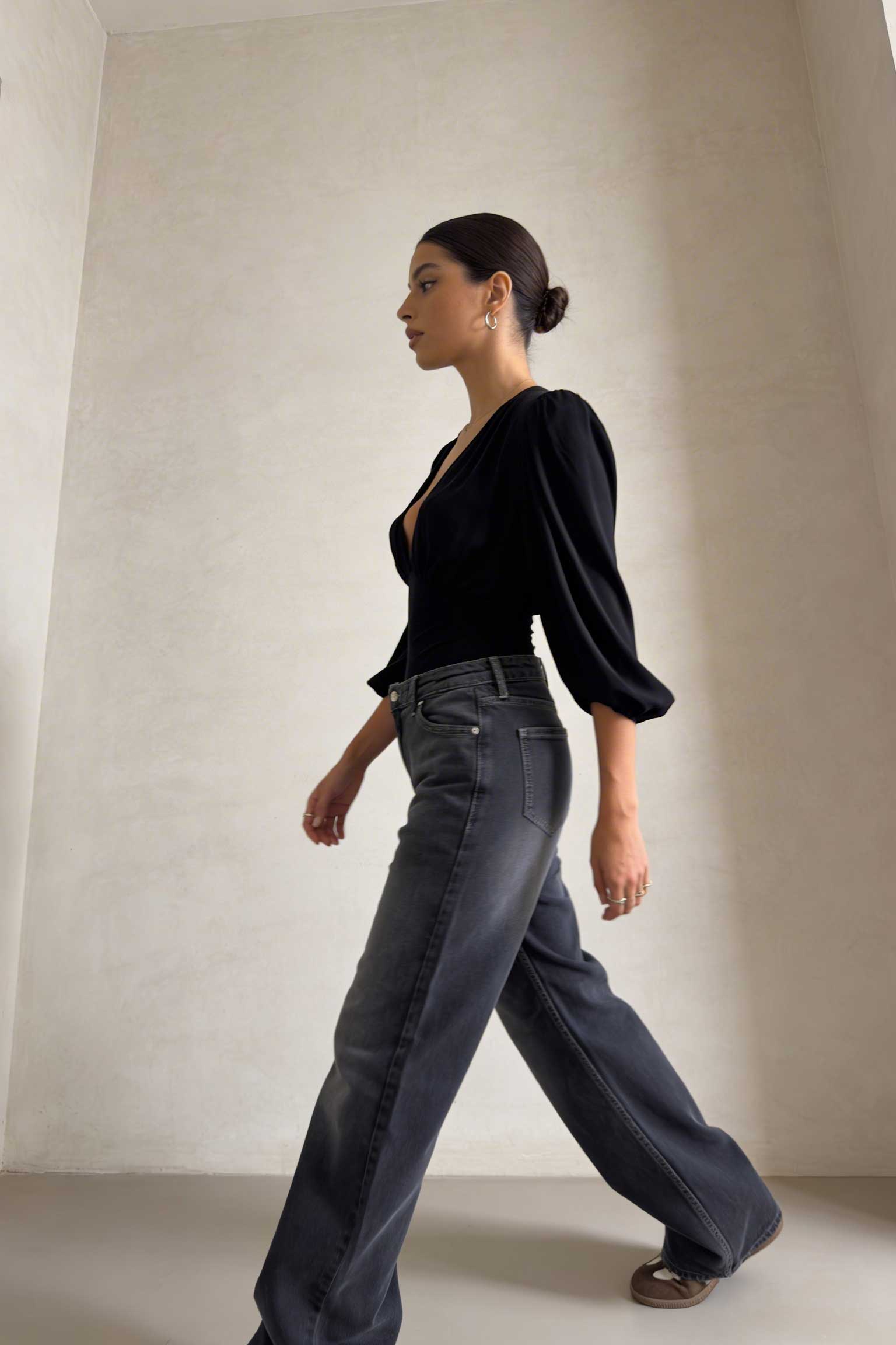 Wide-Leg – High-Waist Washed Black Jeans
