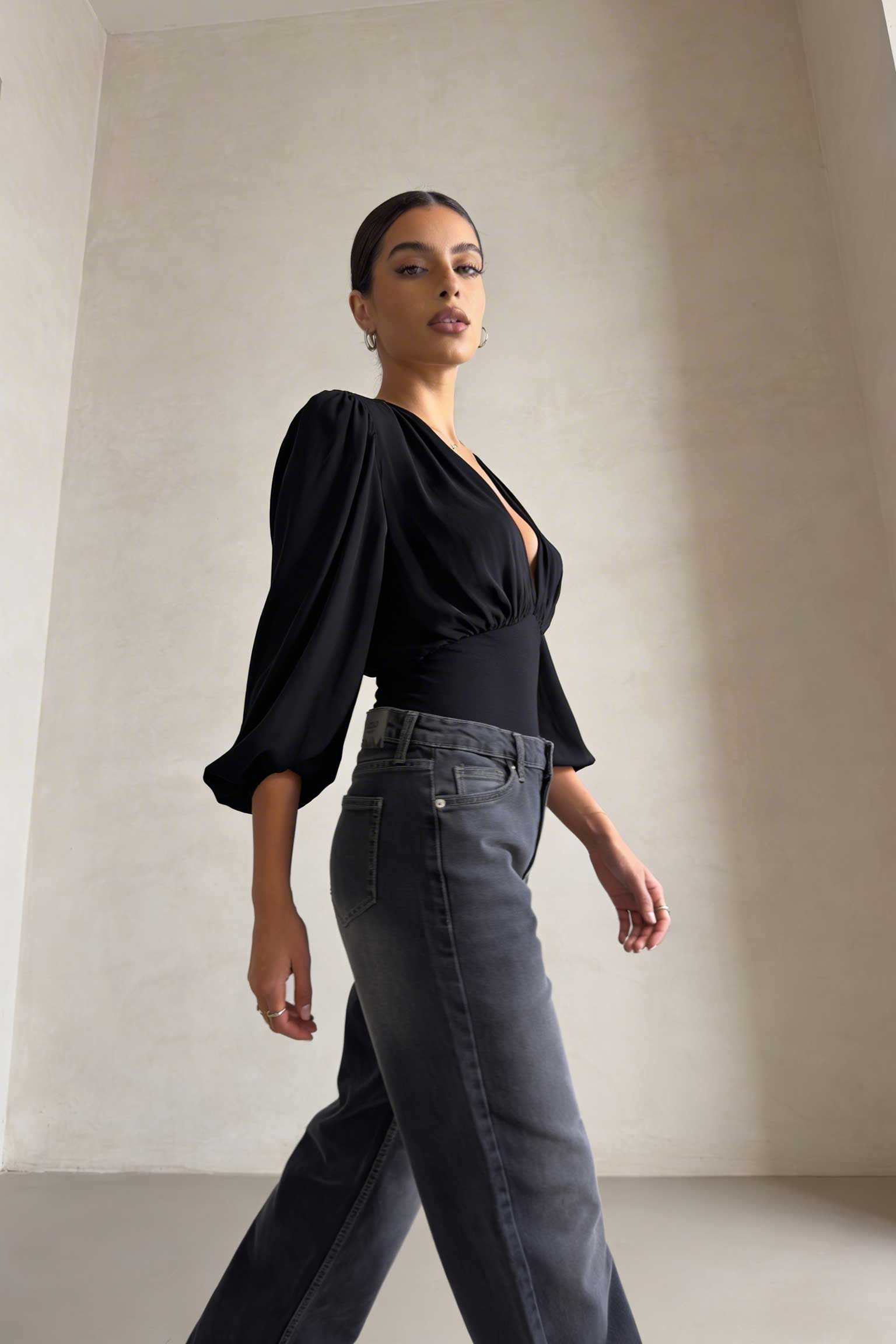 Wide-Leg – High-Waist Washed Black Jeans