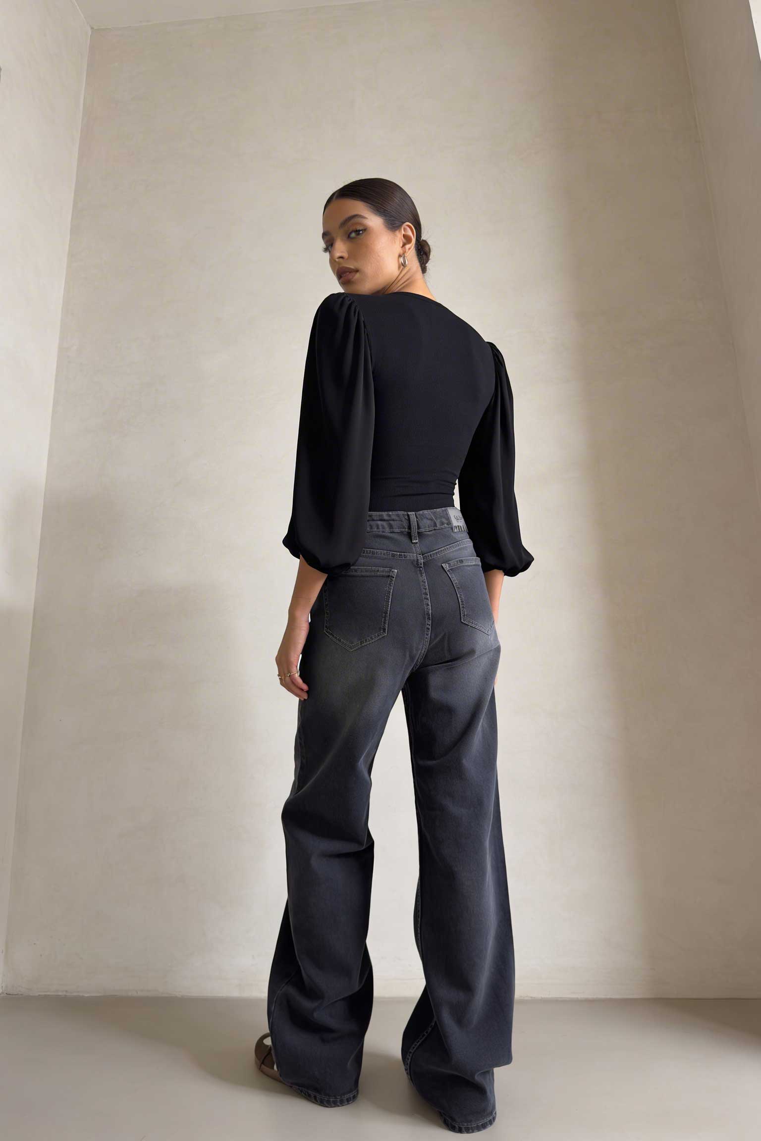 Wide-Leg – High-Waist Washed Black Jeans