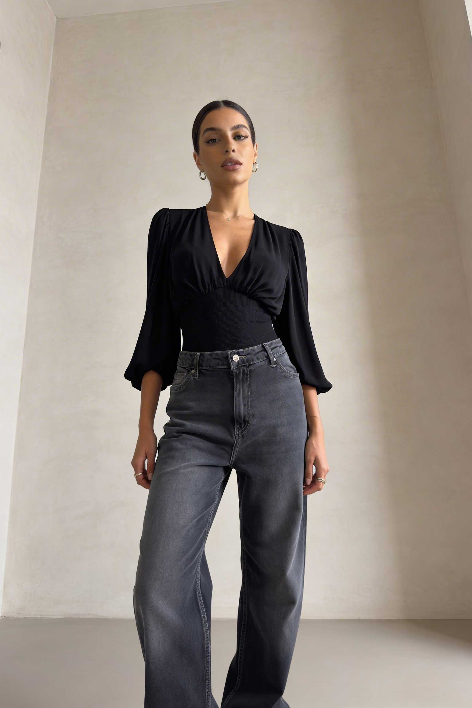 Wide-Leg – High-Waist Washed Black Jeans