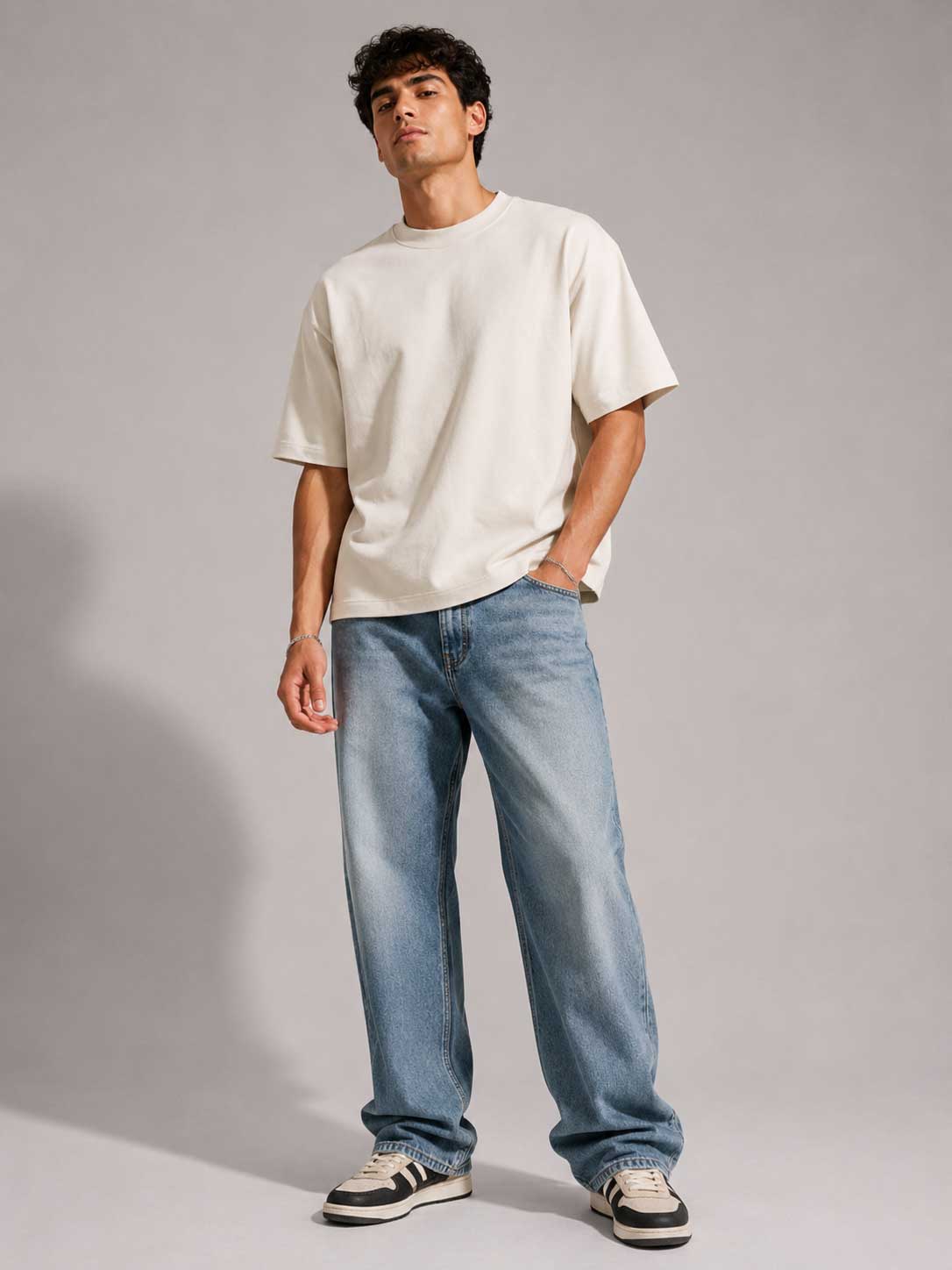 Oversized T-Shirt with Side Slits – Off White T-shirt CIZARO - Cizaro Jeans
