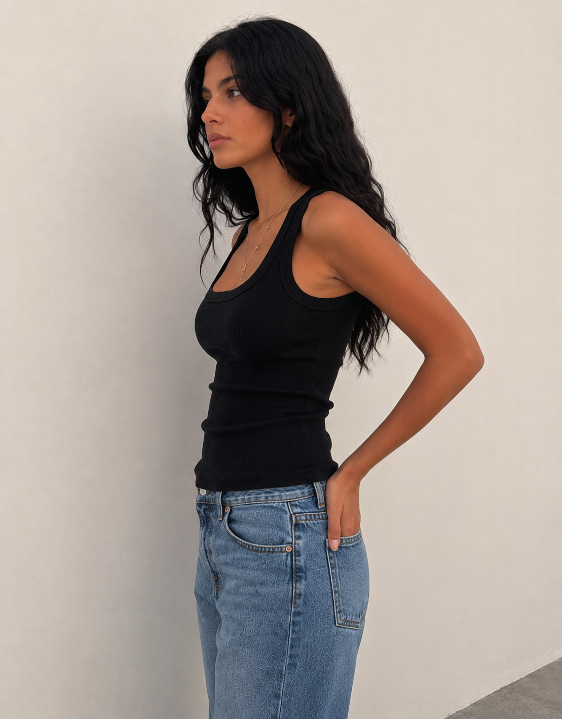 Ribbed U-Neck Tank Top – Black