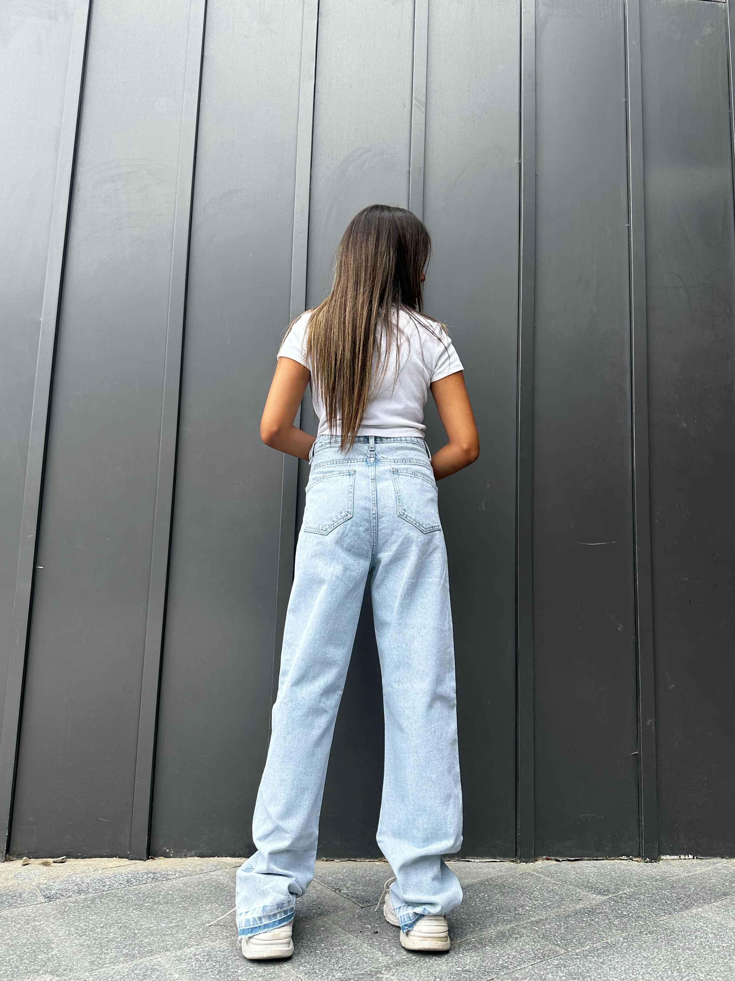 Straight - Light Blue High-Waisted Jeans. Straight-Leg CIZARO    - Cizaro Jeans