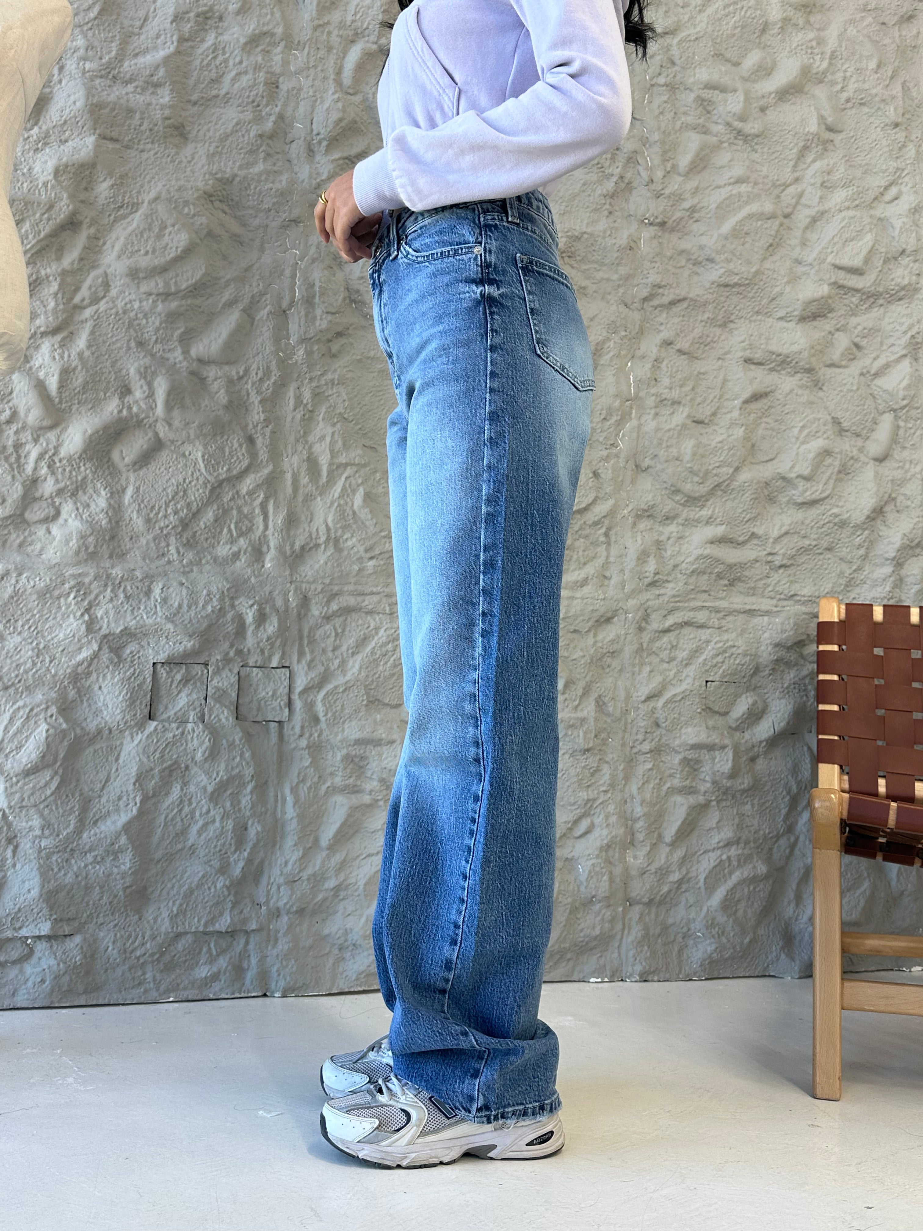 Ultra Comfort Straight Leg - Mid Blue Wash Jeans. Straight Leg CIZARO - Cizaro Jeans