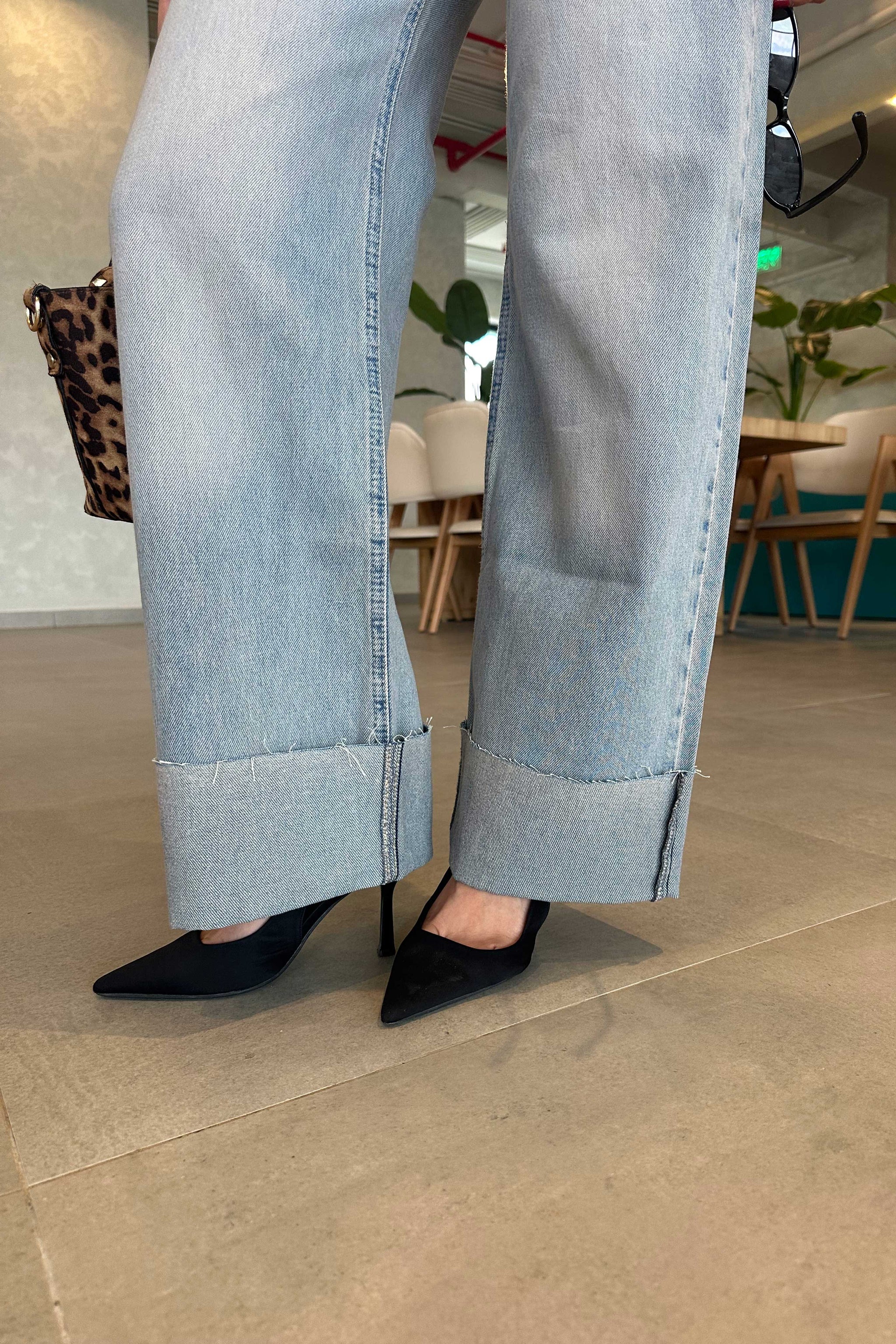 Wide Leg High Waist Raw Hem Turn-Up – Light Vintage Blue Jeans Wide leg CIZARO - Cizaro Jeans