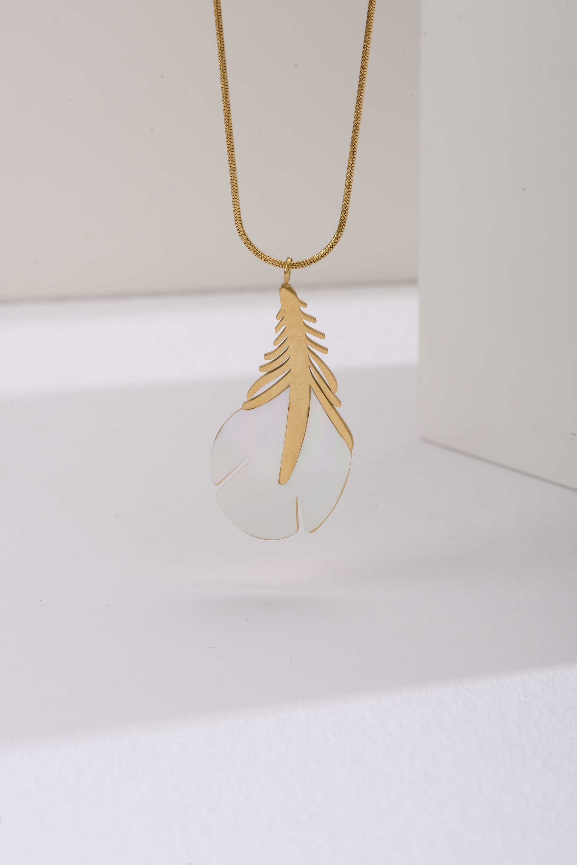 Stainless Steel Necklace | Gold Feather Pendant Necklace Necklace CIZARO - Cizaro Jeans