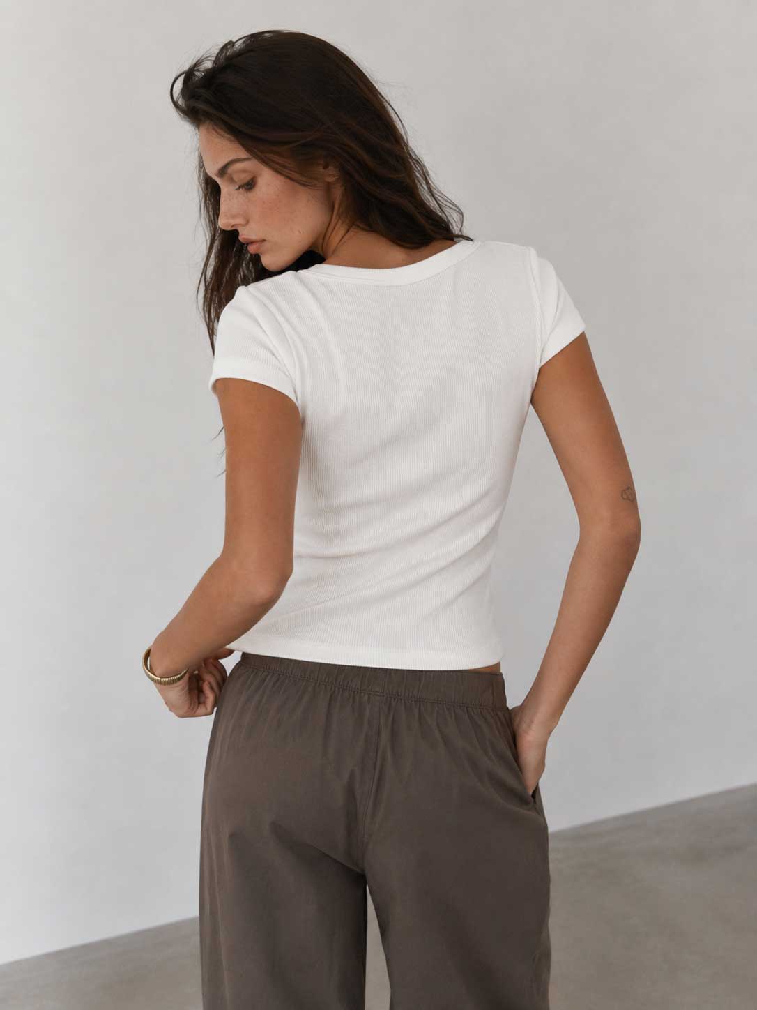Short Sleeve U-Neck Ribbed Top – White Top CIZARO - Cizaro Jeans