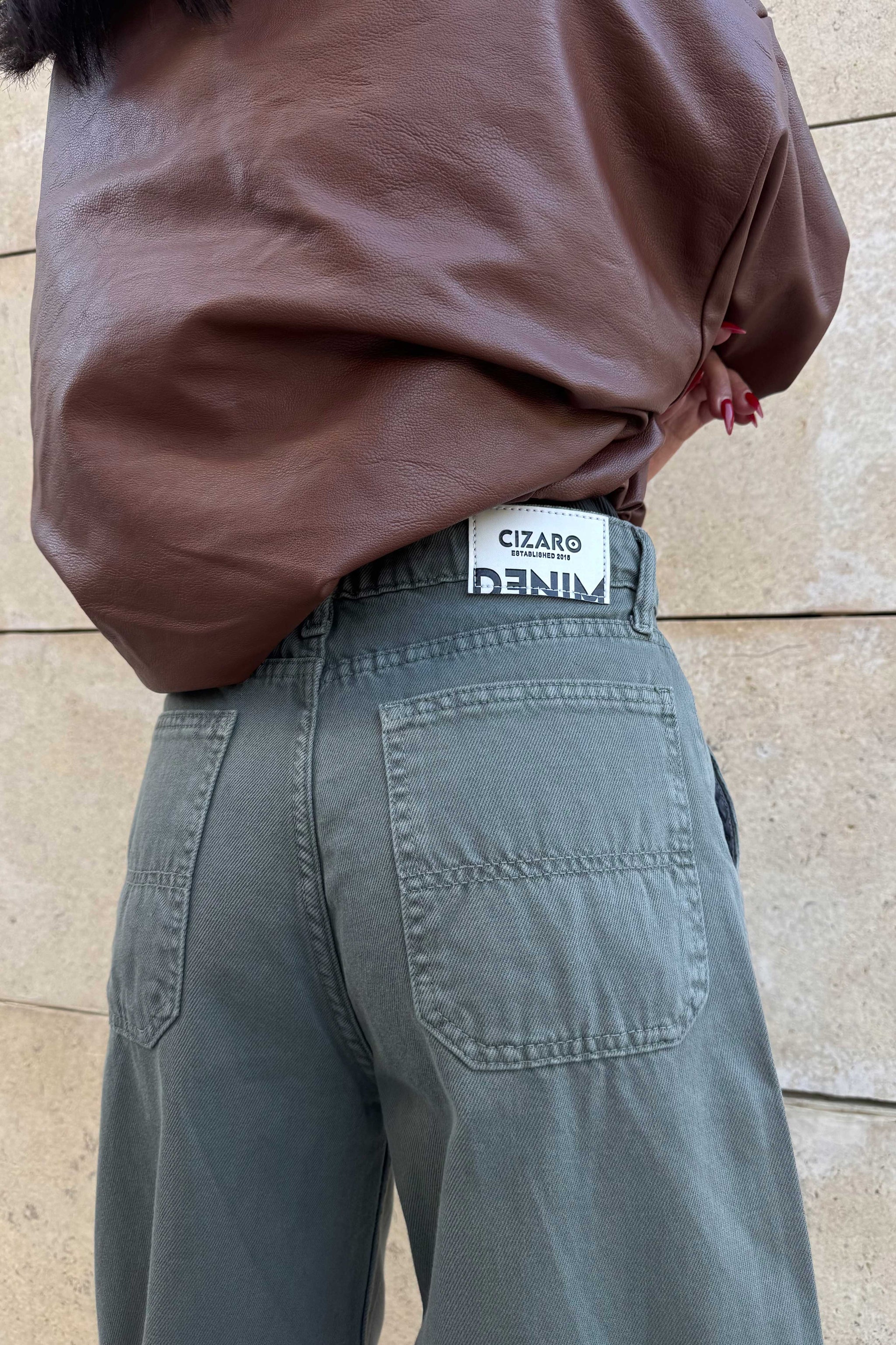Skater – Mid-Rise Olive Jeans Skater CIZARO - Cizaro Jeans