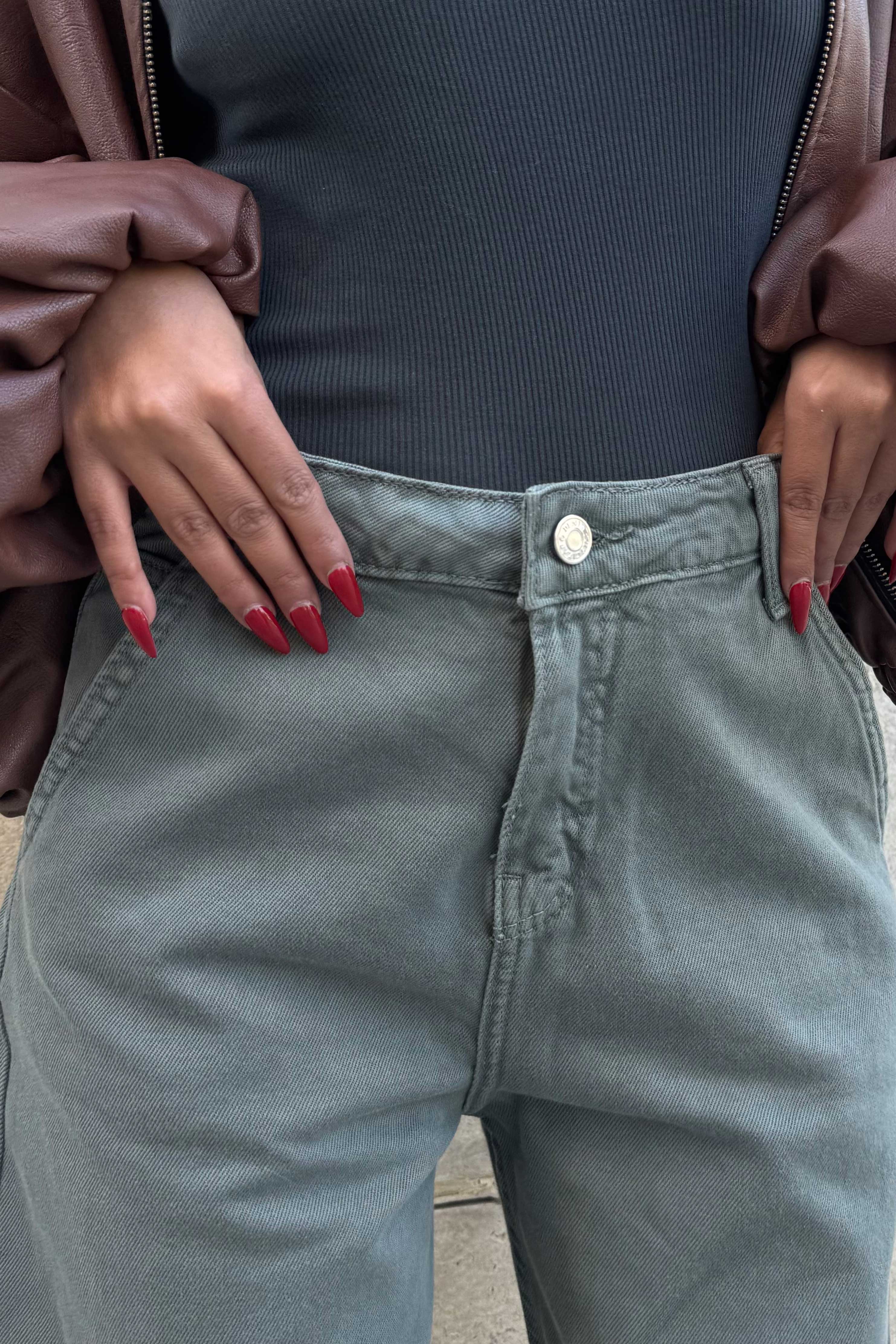 Skater – Mid-Rise Olive Jeans Skater CIZARO - Cizaro Jeans