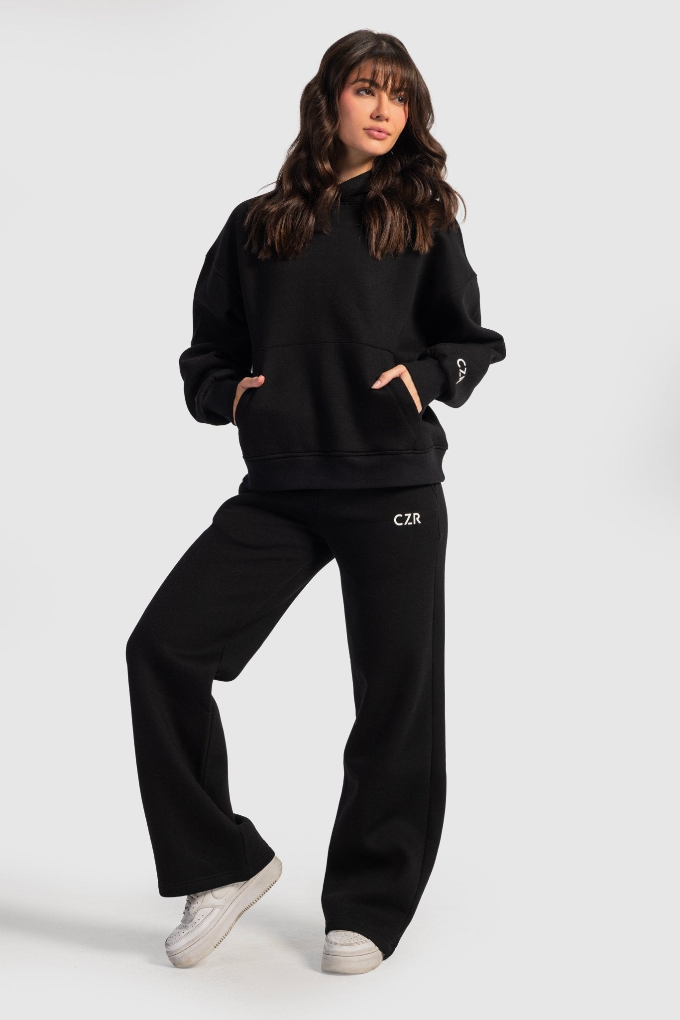 Wide-Leg Sweatpants In Black Sweatpants CIZARO - Cizaro Jeans