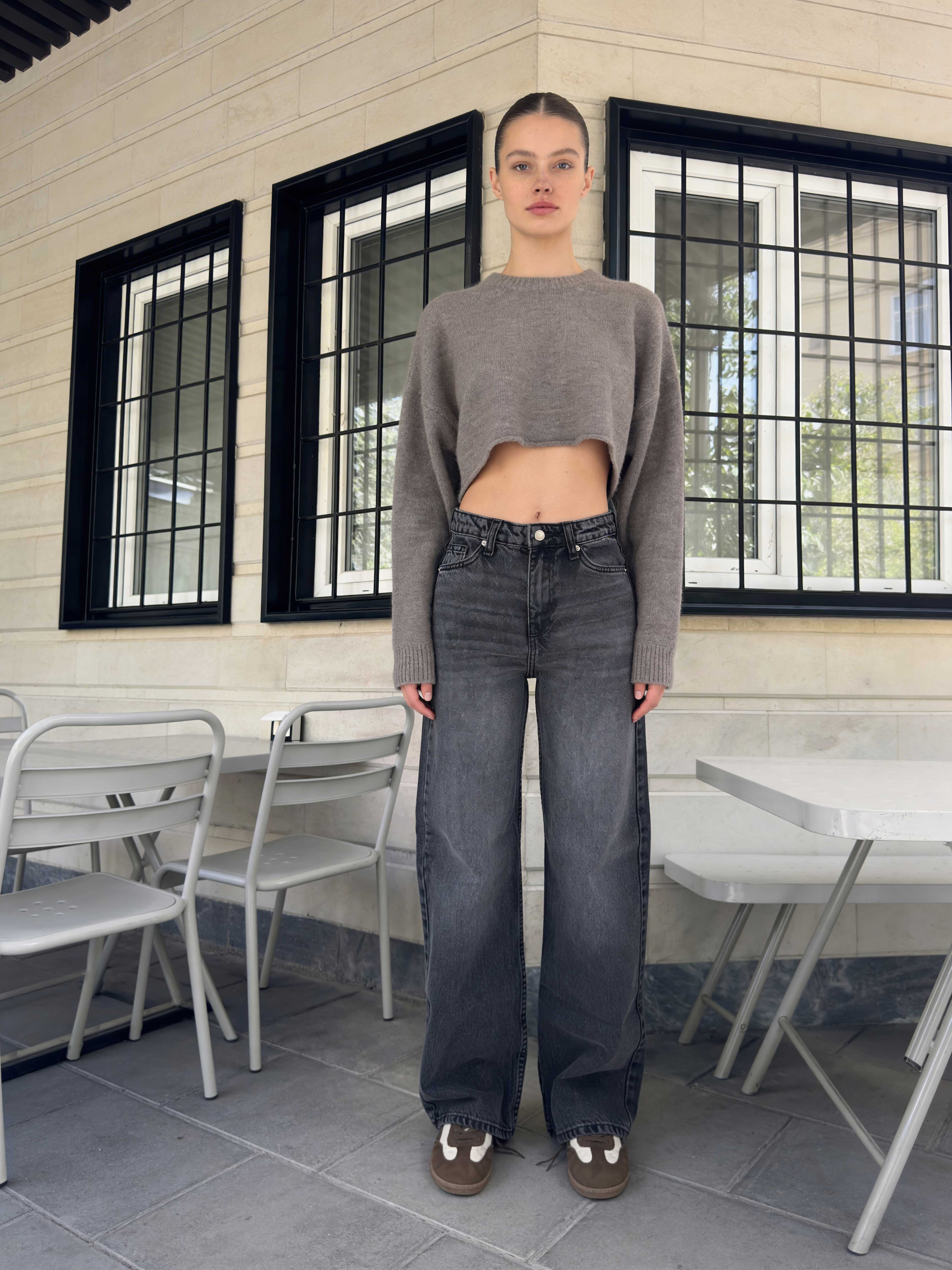 Wide-Leg – High-Waist Washed Black Jeans