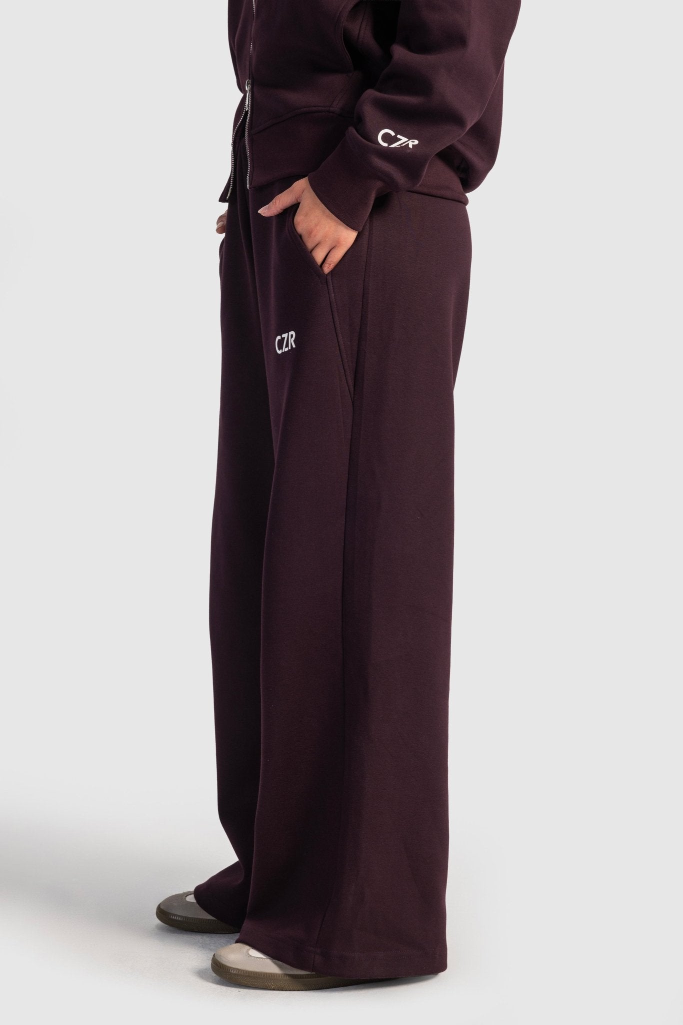 Relaxed Fit Wide-Leg Sweatpants – Burgundy Sweatpants CIZARO - Cizaro Jeans