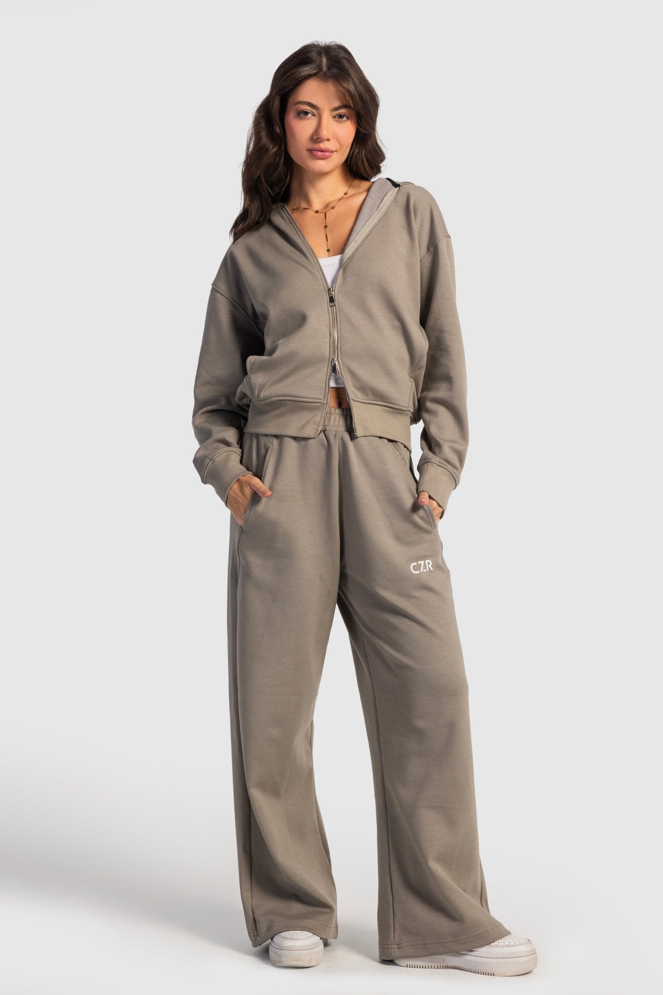 Relaxed Fit Wide-Leg Sweatpants – Olive Sweatpants CIZARO - Cizaro Jeans