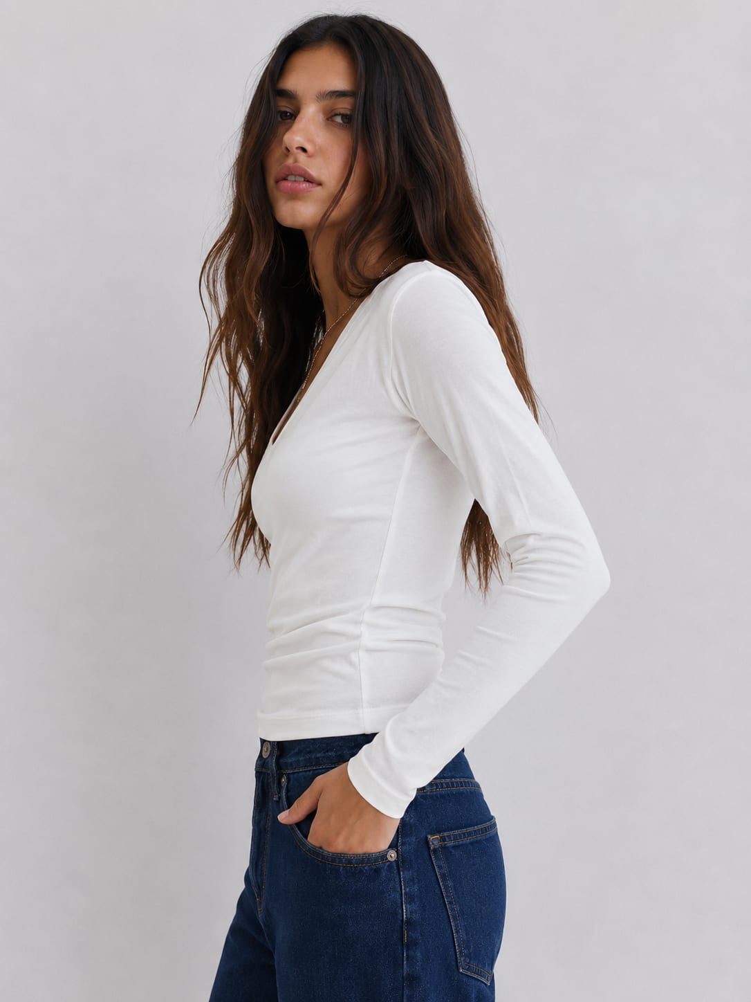 Long sleeve V-Neck Basic Top – White