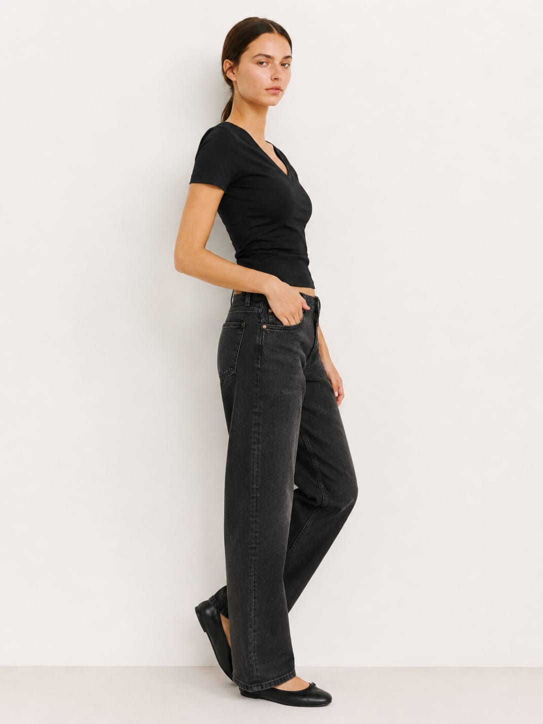 V-Neck Basic Top – Black