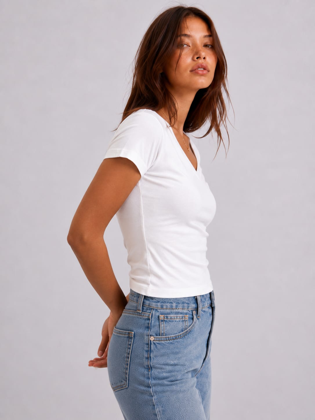 V-Neck Basic Top – White
