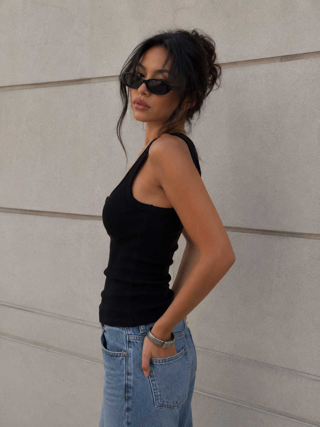 Ribbed U-Neck Tank Top – Black
