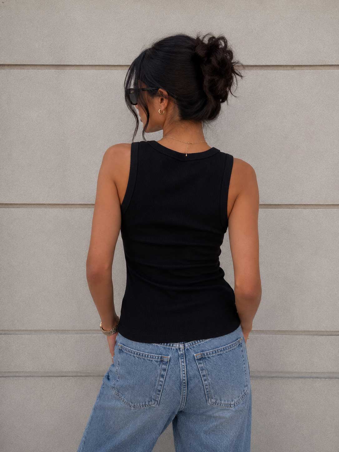 Ribbed U-Neck Tank Top – Black