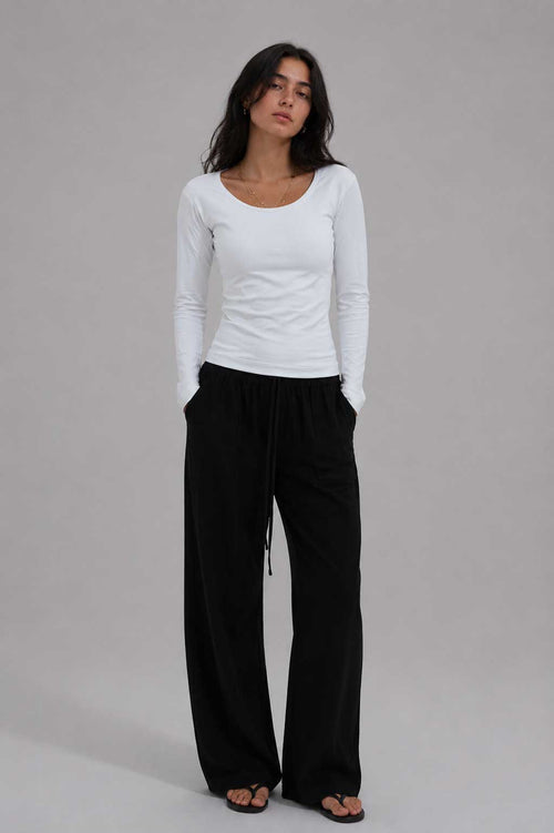 Double-Layer Fitted Long Sleeve U-Neck Top | White Top CIZARO - Cizaro Jeans