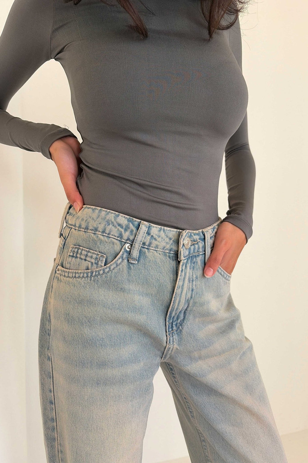 Wide Leg – Mid Rise Raw Hem Turn Up Light Vintage Blue Jeans Wide-Leg CIZARO - Cizaro Jeans