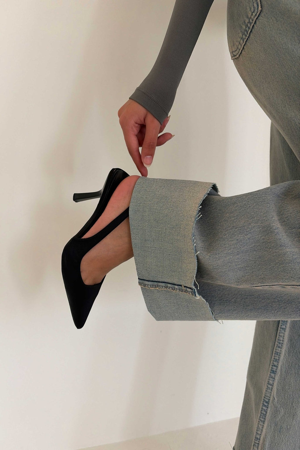 Wide Leg – Mid Rise Raw Hem Turn Up Light Vintage Blue Jeans Wide-Leg CIZARO - Cizaro Jeans