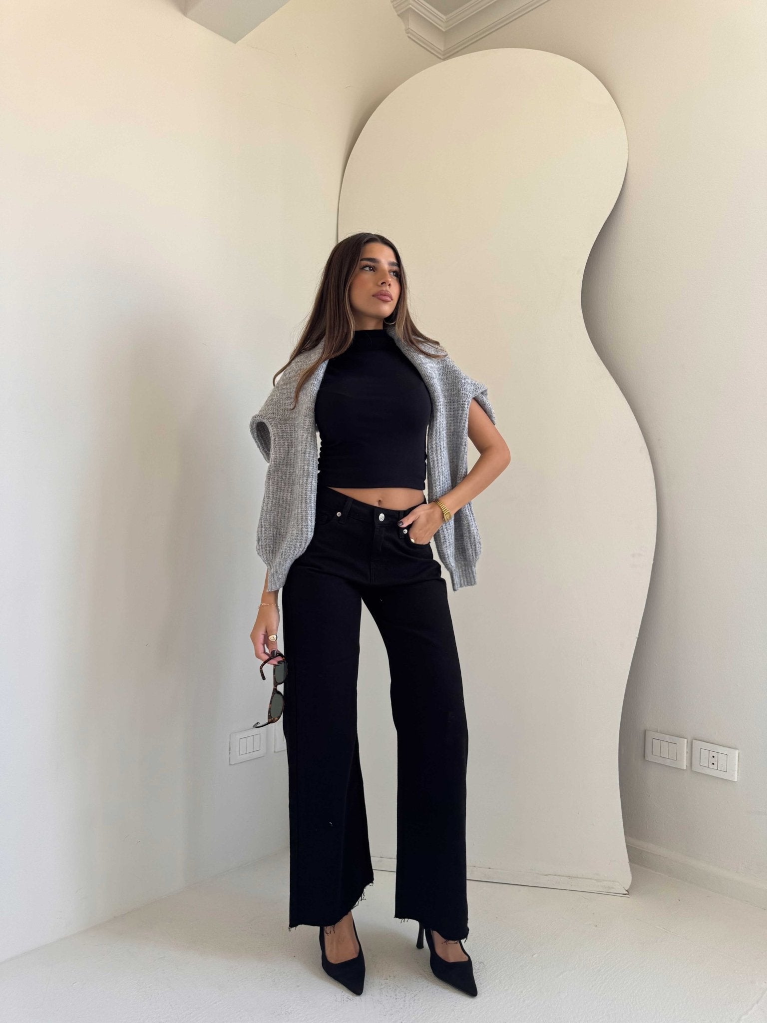 Cropped Wide Leg – Mid Rise Raw Hem Black Jeans Wide-Leg CIZARO - Cizaro Jeans