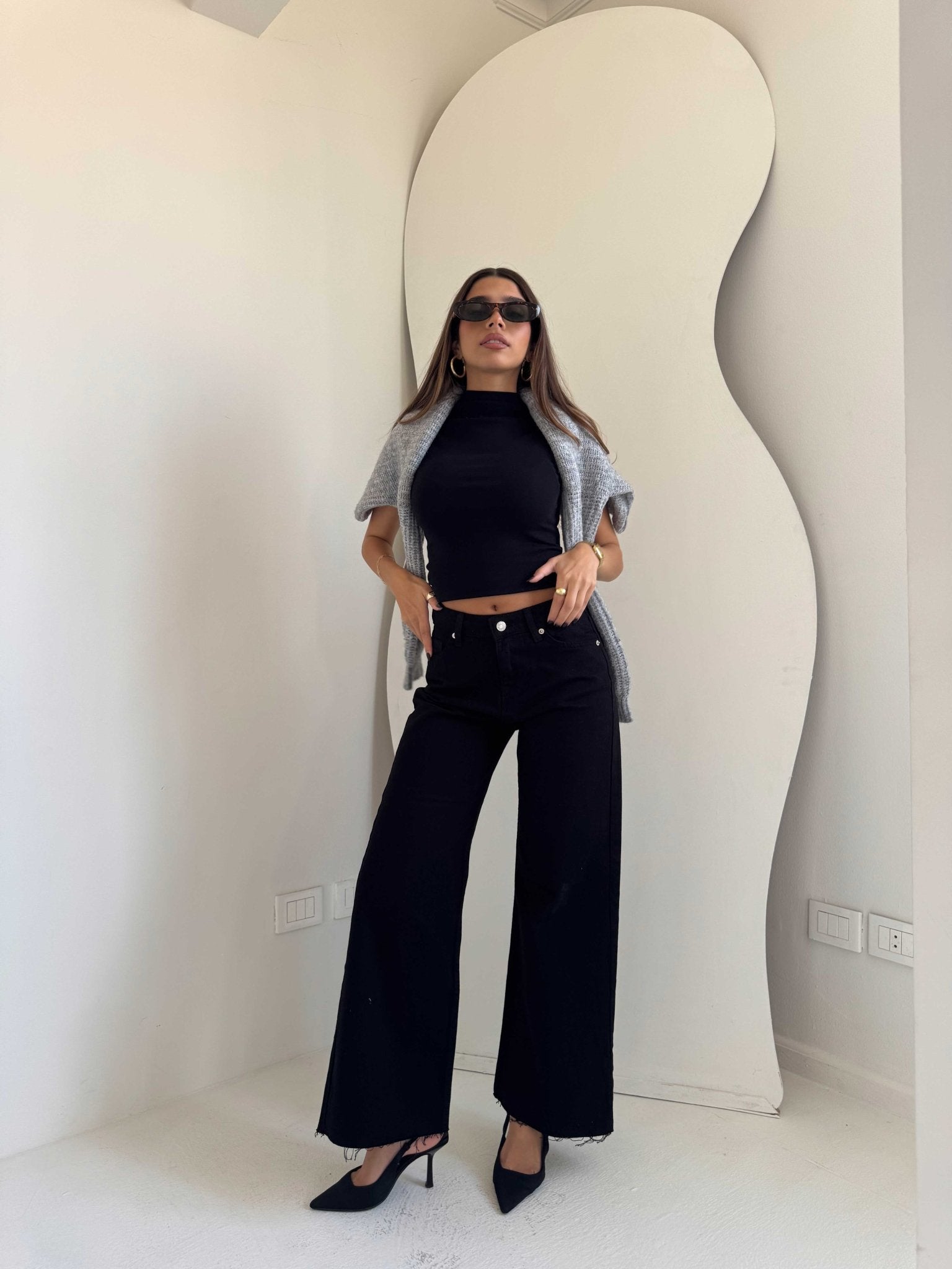 Cropped Wide Leg – Mid Rise Raw Hem Black Jeans Wide-Leg CIZARO - Cizaro Jeans