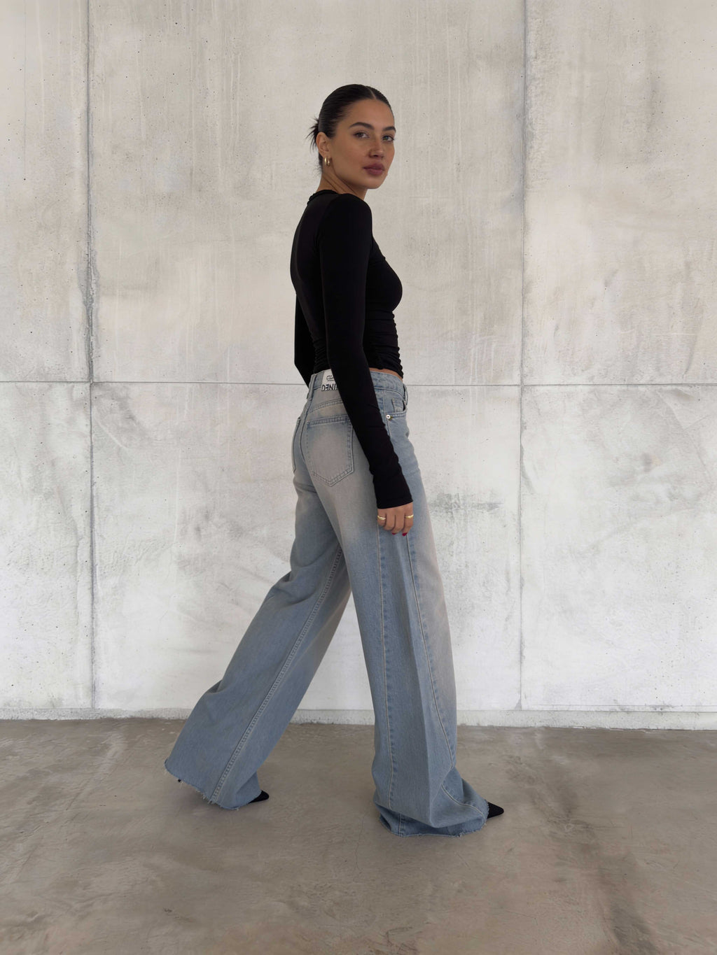 Super Baggy – High-Waist Light Vintage Blue Raw Hem Jeans Super Baggy CIZARO - Cizaro Jeans