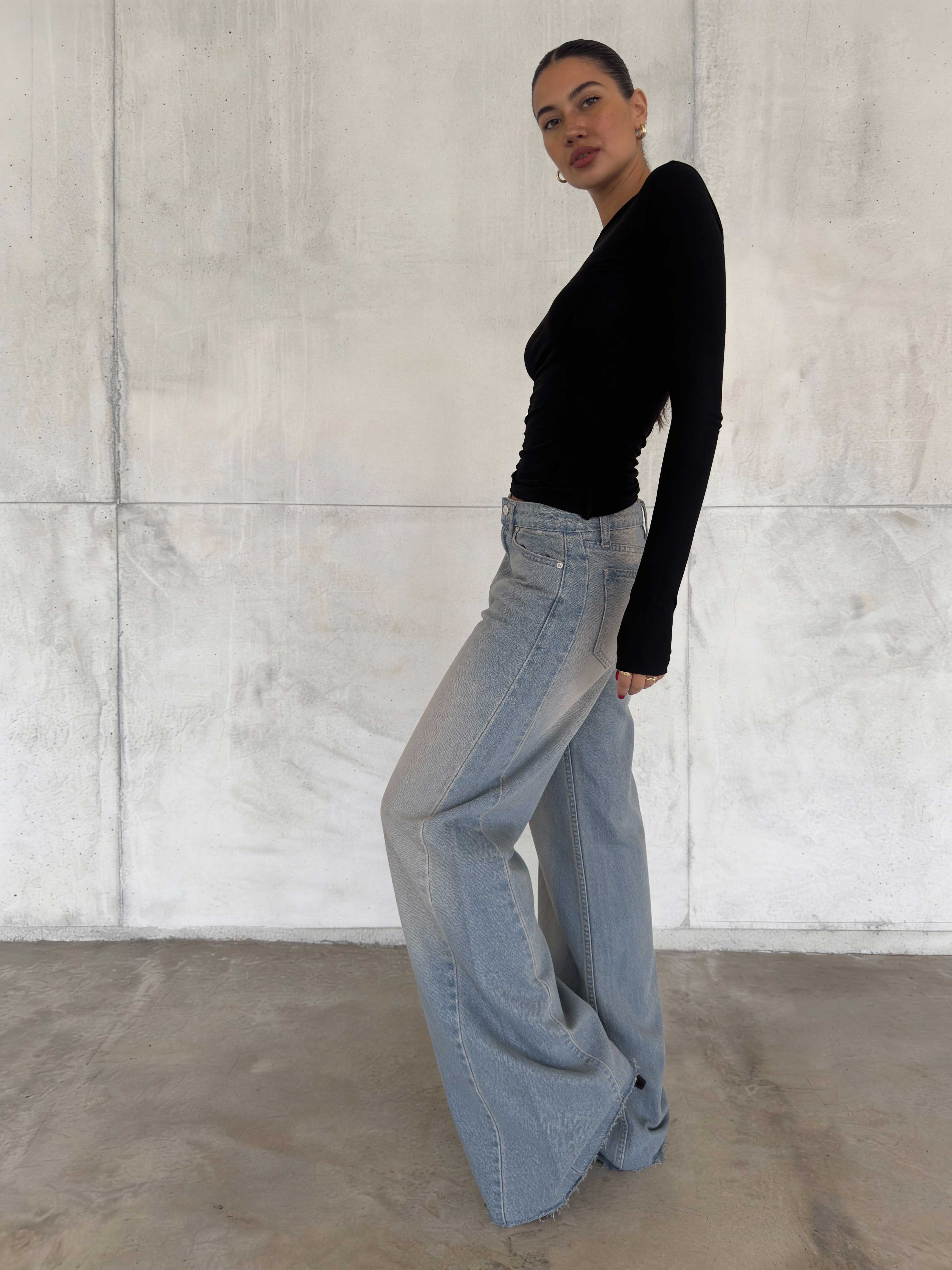 Super Baggy – High-Waist Light Vintage Blue Raw Hem Jeans Super Baggy CIZARO - Cizaro Jeans