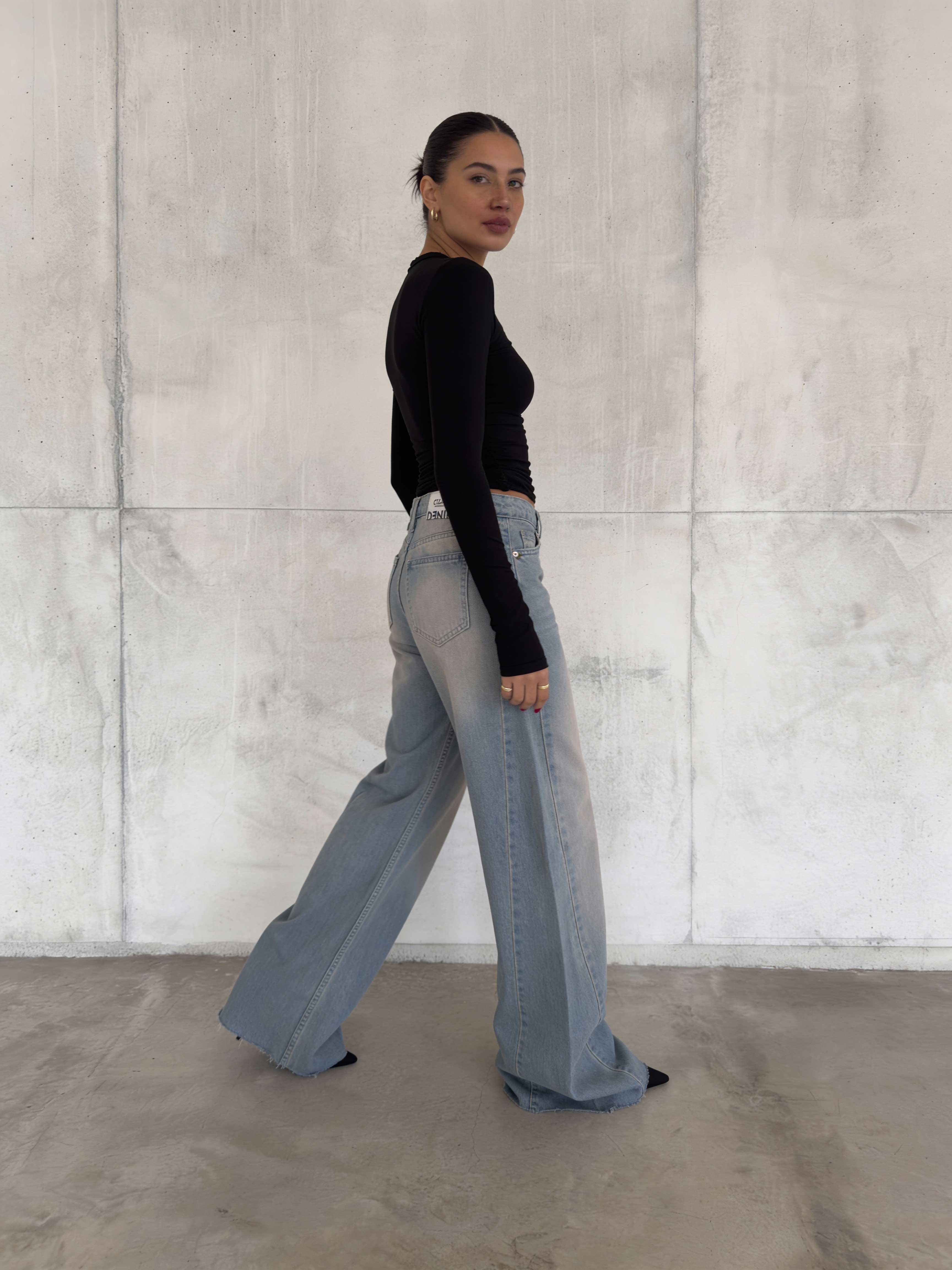 Super Baggy – High-Waist Light Vintage Blue Raw Hem Jeans Super Baggy CIZARO - Cizaro Jeans